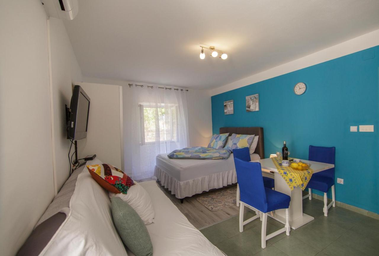 Apartment Filomena In The Center Комижа Екстер'єр фото