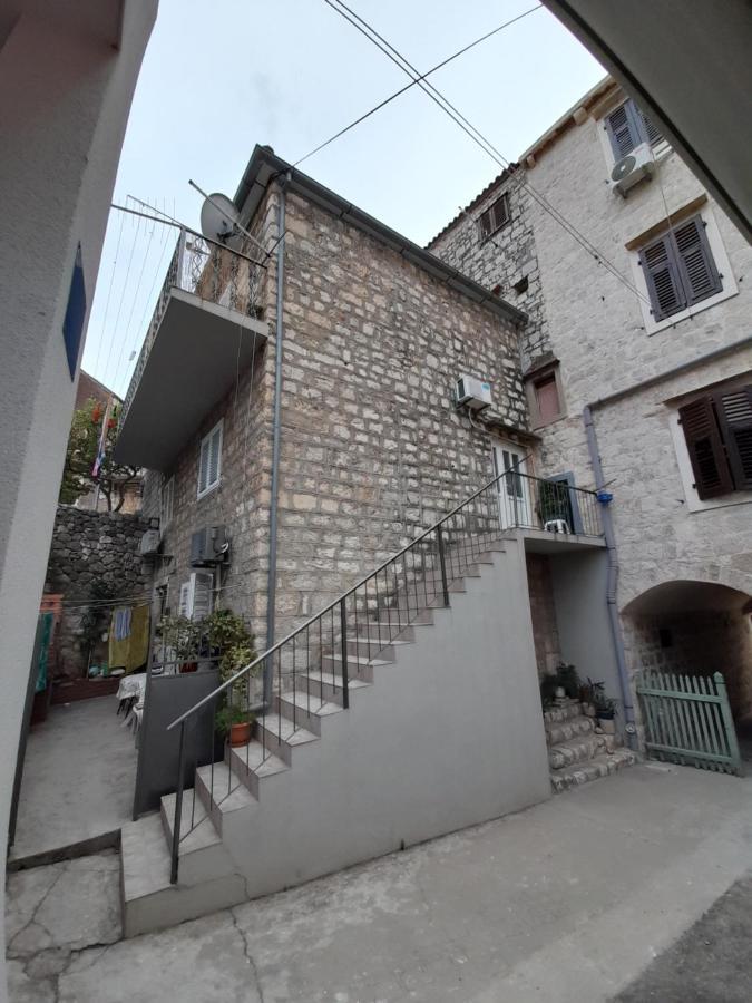 Apartment Filomena In The Center Комижа Екстер'єр фото